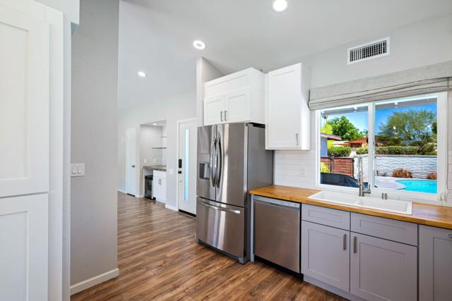 76761 Kentucky Avenue, Palm Desert CA: https://media.crmls.org/mediaz/4cda09bc-67e5-4102-876a-a2f24b38657c.jpg