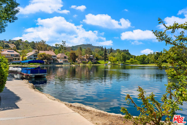 4392 Park Paloma, Calabasas CA: https://media.crmls.org/mediaz/4cda67c6-5386-4ae2-a7ef-3a441ace20fe.jpg