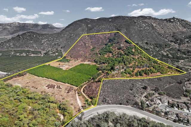 3264 Shearer Crossing, Fallbrook CA: https://media.crmls.org/mediaz/4cda7598-1585-4722-ba52-eec62072ba40.jpg