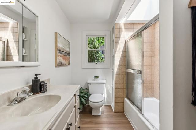 3176 Jordan Rd, Oakland CA: https://media.crmls.org/mediaz/4cdaa6dd-4cd3-416c-8edb-ec258a126357.jpg