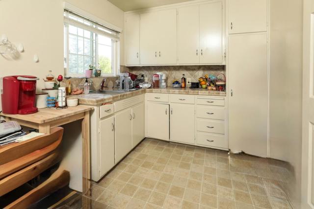 494 Dover Way, Campbell CA: https://media.crmls.org/mediaz/4cdb894f-b935-4f7a-aa52-8511049c5b79.jpg
