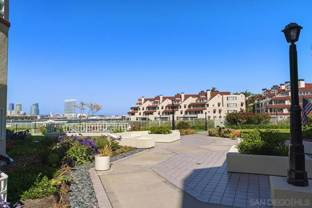 1099 1st St, Coronado CA: https://media.crmls.org/mediaz/4cdcc3e1-e31a-4ce8-9cf5-ca73d5d718e3.jpg