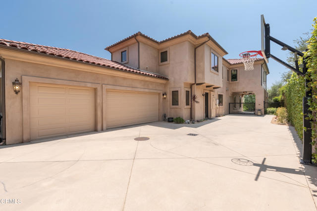 2330 Crystal Lane, Pasadena CA: https://media.crmls.org/mediaz/4cde2e39-ef85-484f-95da-d50b4186e4dc.jpg