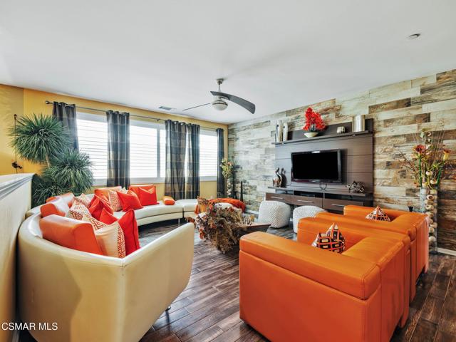 27636 Camellia Drive, Saugus CA: https://media.crmls.org/mediaz/4cde4201-8fa9-4741-8f8d-3891f76d8805.jpg