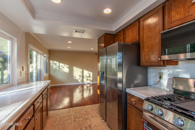 2743 Rustic Glen Drive, Thousand Oaks CA: https://media.crmls.org/mediaz/4cdea1e8-fe1a-498b-ac44-231fa7b75ea9.jpg