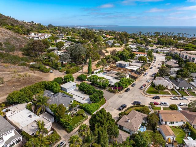 6411 Dowling Dr, La Jolla CA: https://media.crmls.org/mediaz/4cdec535-578b-4a47-a577-aba90f86b213.jpg