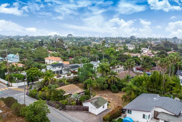 890 Capri Rd, Encinitas CA: https://media.crmls.org/mediaz/4cdee834-3783-48c3-9c8c-7b3ea549a20f.jpg