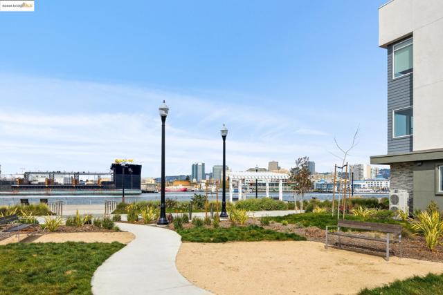 2823 Cathwood Ln, Alameda CA: https://media.crmls.org/mediaz/4cdf032c-4dca-4b2a-8fcb-ef692f4a87a7.jpg