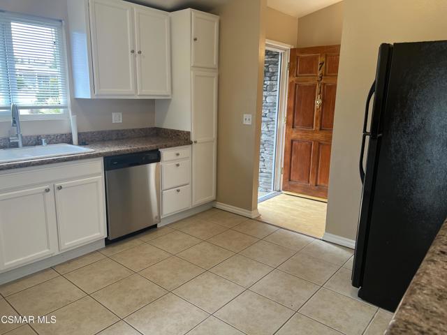 731 Tudor Circle, Thousand Oaks CA: https://media.crmls.org/mediaz/4cdf4ccc-138d-44b5-9c91-3d72a2306fed.jpg