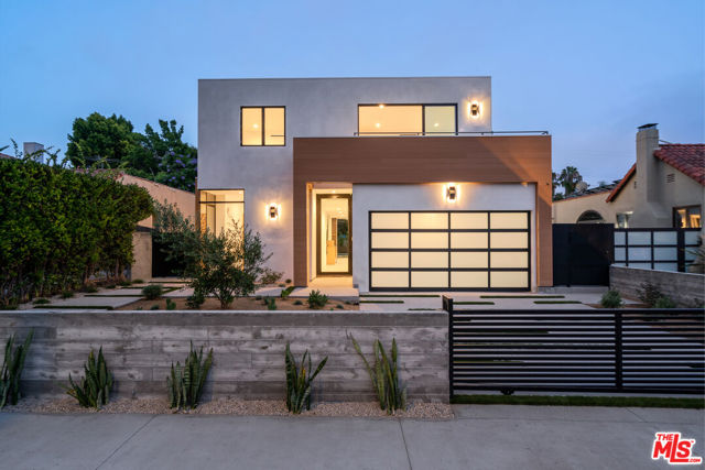 444 N Kings Road, Los Angeles CA: https://media.crmls.org/mediaz/4cdf5b1f-fedb-42d2-a4a1-3223fddee989.jpg