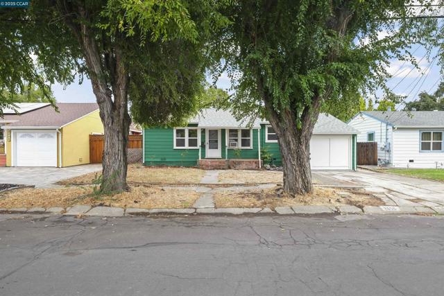 2656 Garden Ave, Concord CA: https://media.crmls.org/mediaz/4cdf83e0-0275-44d3-b83a-51a0940c3f2d.jpg