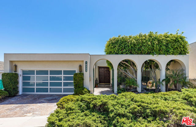 18222 Coastline Drive photo 2