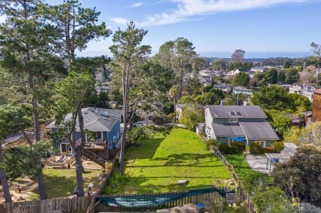 442 Ferdinand, El Granada CA: https://media.crmls.org/mediaz/4ce087cd-1856-44ac-bf34-71de5ff31fb5.jpg