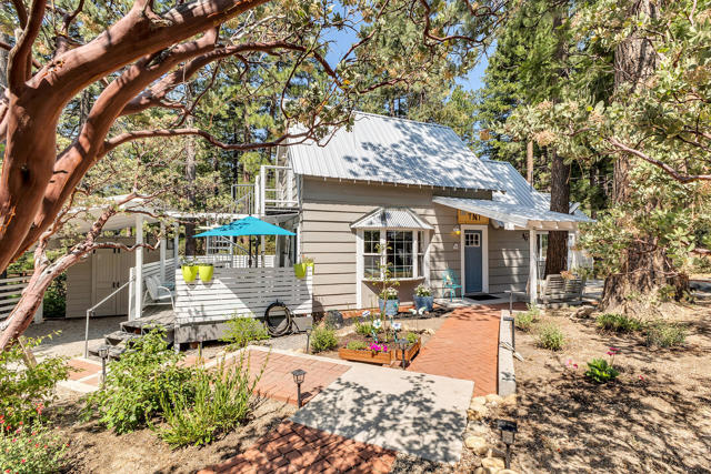 53125 Overlook Drive, Idyllwild CA: https://media.crmls.org/mediaz/4ce08d25-4613-4adb-8cad-9d995b10b185.jpg