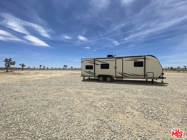 8144 Jefferson Street, Mojave CA: https://media.crmls.org/mediaz/4ce0b431-7379-4e1d-ace0-887351befc75.jpg