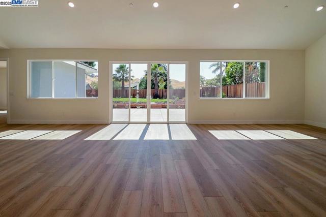 5232 Henderson Ct, Antioch CA: https://media.crmls.org/mediaz/4ce0d00e-79a2-4ab0-895c-9b3e603ea2b2.jpg