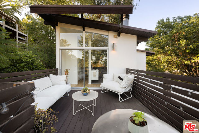 5911 Canyon Heights Lane, Los Angeles CA: https://media.crmls.org/mediaz/4ce0d952-cffa-4cd6-af11-70d1b1f36a86.jpg