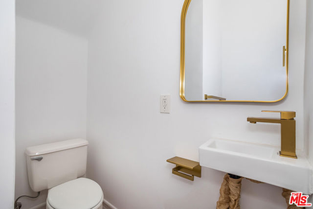 8818 Rangely Avenue, West Hollywood CA: https://media.crmls.org/mediaz/4ce0eb48-11a0-4898-a6aa-827992a6562f.jpg