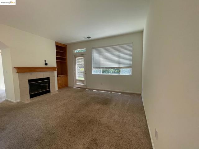 538 Apple Hill Dr, Brentwood CA: https://media.crmls.org/mediaz/4ce0ec10-4e74-4fa5-89c0-f72c13d7d23f.jpg