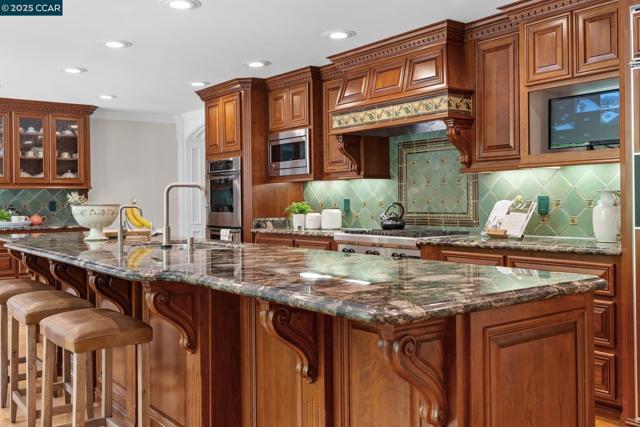 32 Kensington Ct, Alamo CA: https://media.crmls.org/mediaz/4ce0fafe-6e33-40cf-847c-6174628ce50b.jpg