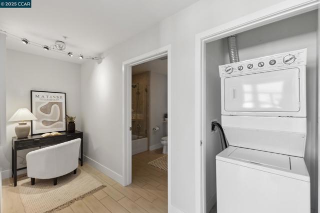 438 W Grand Ave, Oakland CA: https://media.crmls.org/mediaz/4ce10d98-cc30-4742-9451-fc9696de5bb4.jpg
