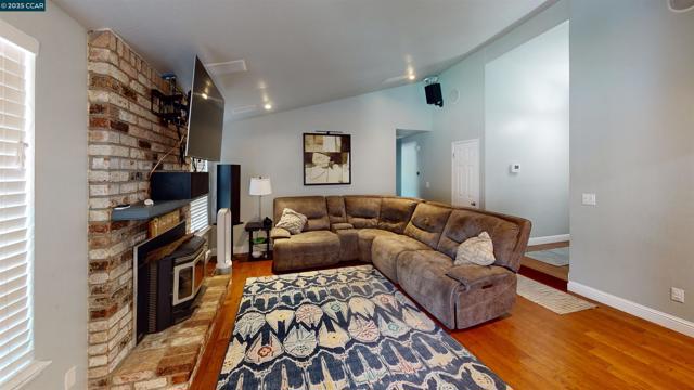 1400 Wildcat Way, Oakley CA: https://media.crmls.org/mediaz/4ce18491-666c-4ed3-b3f6-c5f774ef99b8.jpg