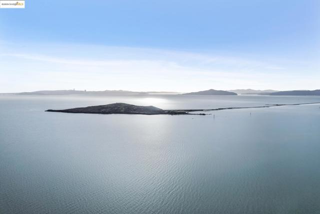 102 Waterview Dr, Richmond CA: https://media.crmls.org/mediaz/4ce22840-96f8-4dc9-83dc-00a872e1774d.jpg