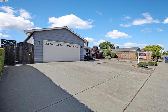 394 Encino, Livermore CA: https://media.crmls.org/mediaz/4ce24126-b14e-495b-8c26-168ba11caca6.jpg