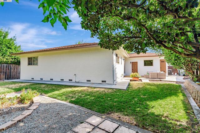 6976 Allegheny Dr, Dublin CA: https://media.crmls.org/mediaz/4ce28cdb-0cac-4d71-9acf-30cbfa4fdd08.jpg
