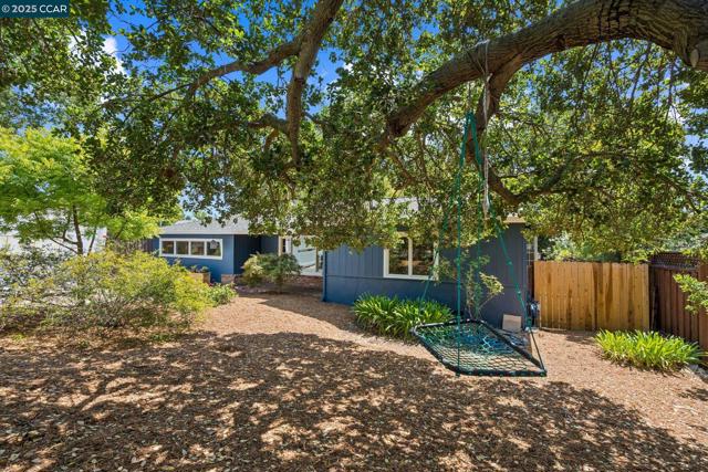 448 Cumberland Dr, Pleasant Hill CA: https://media.crmls.org/mediaz/4ce2f9d9-e8fc-4c6c-8cfb-a2b3f4f0e923.jpg