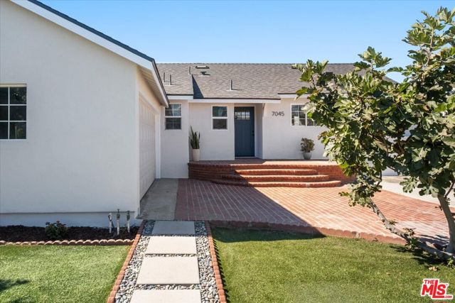 7045 Varna Avenue, North Hollywood CA: https://media.crmls.org/mediaz/4ce2fad5-bf8d-4773-b038-555c703eb436.jpg