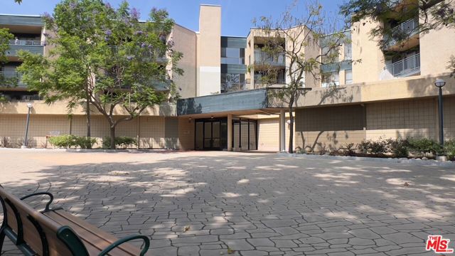 4499 Via Marisol, Los Angeles CA: https://media.crmls.org/mediaz/4ce3cc88-7186-4ab4-af2f-0ebd42f20593.jpg