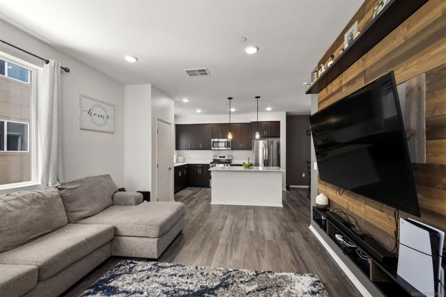 5506 Sandcliff Ln, San Diego CA: https://media.crmls.org/mediaz/4ce471aa-d039-40ea-ad42-0390cbbb2a1c.jpg