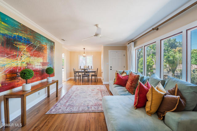 6120 Zelzah Avenue, Encino CA: https://media.crmls.org/mediaz/4ce476ea-1ace-46dd-aa41-22c338d64359.jpg