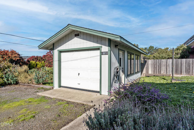 Detail Gallery Image 4 of 25 For 18651 Old Coast Hwy, Fort Bragg,  CA 95437 - 1 Beds | 1/1 Baths