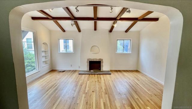 366 Palm Ave, Chula Vista CA: https://media.crmls.org/mediaz/4ce47cb5-95cc-4a3c-9782-73c5d19e788e.jpg