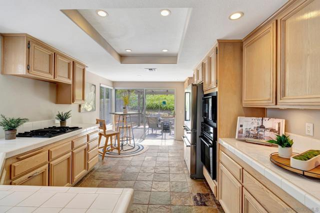 11515 Corte Playa Las Brisas, San Diego CA: https://media.crmls.org/mediaz/4ce483e8-2be2-4700-9368-efc02c90f5da.jpg