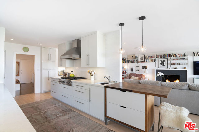 9353 Duxbury Road, Los Angeles CA: https://media.crmls.org/mediaz/4ce4ba5b-81ef-41f1-bad9-11d4fc454301.jpg