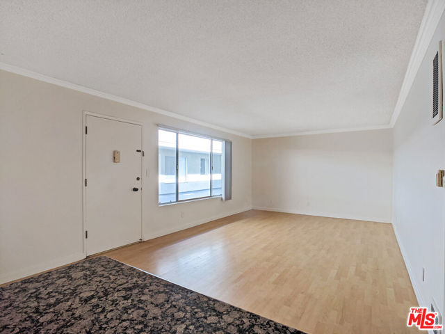 440 Raymond Avenue, Santa Monica CA: https://media.crmls.org/mediaz/4ce4e328-85c3-43fb-8ba9-8580c4287786.jpg