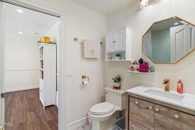 848 Greenridge Drive, La Canada Flintridge CA: https://media.crmls.org/mediaz/4ce4e7d1-067c-49da-97d9-7d2f14298584.jpg