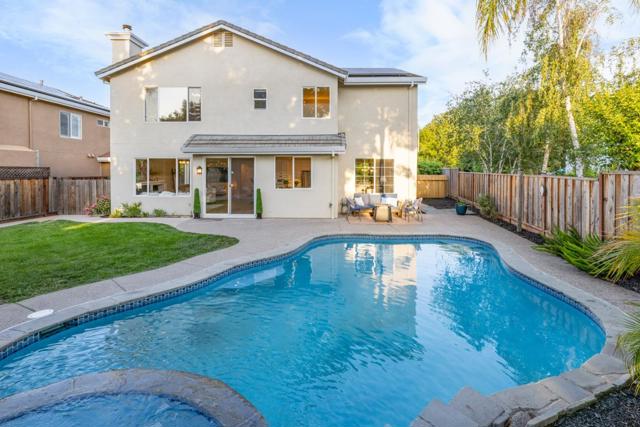 895 Oak Brook Way, Gilroy CA: https://media.crmls.org/mediaz/4ce547cc-84f2-43f8-b51f-0238cce9a57d.jpg