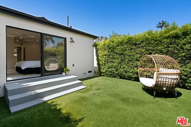 801 Howard Street, Marina del Rey CA: https://media.crmls.org/mediaz/4ce59edd-a7f2-48f5-a81c-cfbe652374e6.jpg
