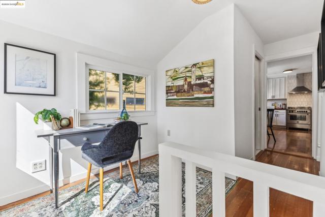 1350 Curtis St, Berkeley CA: https://media.crmls.org/mediaz/4ce631d8-ff20-4287-bdf4-41c2bd126e2f.jpg