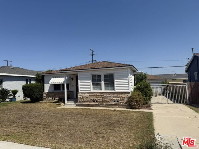 1715 E Silva Street, Long Beach CA: https://media.crmls.org/mediaz/4ce7688c-be1b-43b3-87ce-1e1aa363df24.jpg