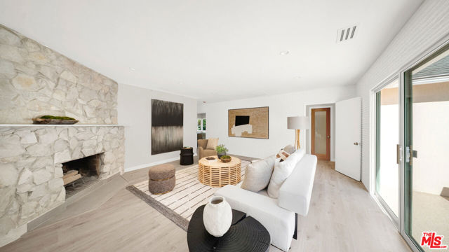 6900 Chisholm Avenue, Lake Balboa CA: https://media.crmls.org/mediaz/4ce894e2-dbd7-415b-b772-a2dab449adec.jpg