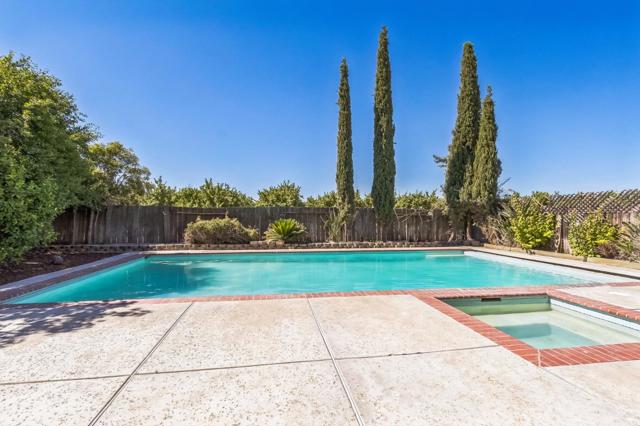 859 Sandra Street, Los Banos CA: https://media.crmls.org/mediaz/4ce8f299-d0bf-43b1-a3d1-73603fa6d5c3.jpg