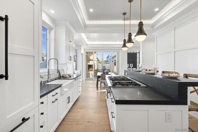 464 466 Westbourne, San Diego CA: https://media.crmls.org/mediaz/4ce95e93-a56d-437f-8088-848a93123cbf.jpg