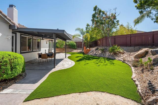 10528 Pinion Trl, Escondido CA: https://media.crmls.org/mediaz/4ce984c6-26e5-4c61-855a-f9a6b40ec4bc.jpg