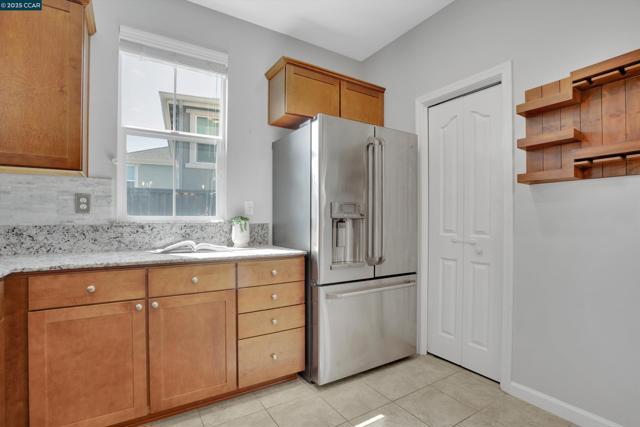 218 Ladybug Ln, Martinez CA: https://media.crmls.org/mediaz/4ce9c79d-e223-4906-b3c2-d26b1c119682.jpg