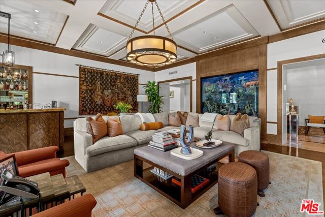 804 N Elm Drive, Beverly Hills CA: https://media.crmls.org/mediaz/4cea50c5-0f14-42b9-9d5a-9f7169d8295b.jpg